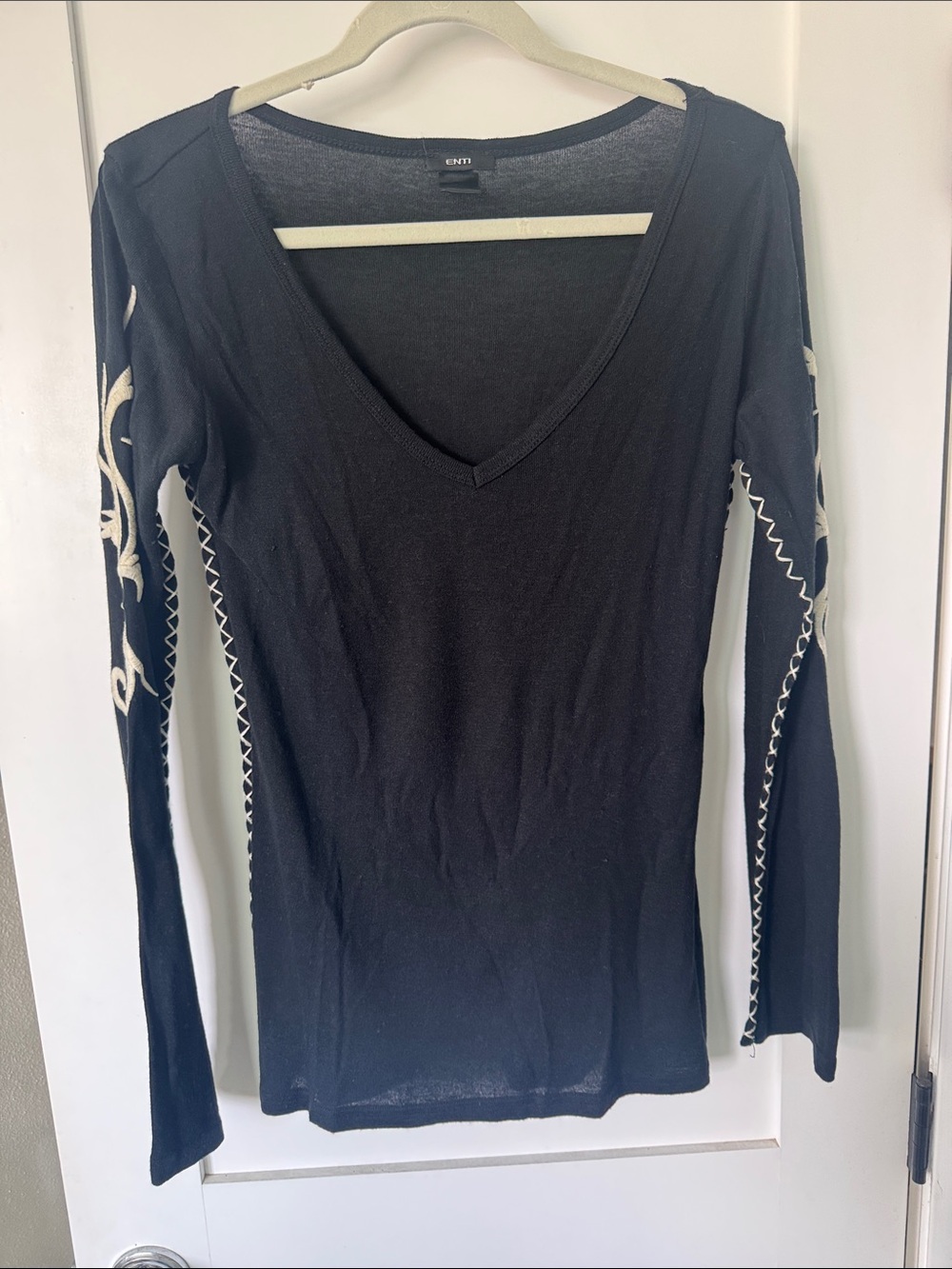 Fitted V-Neck Long Sleeve Top with Contrast Stitching Black 85% acrylic/15%wool